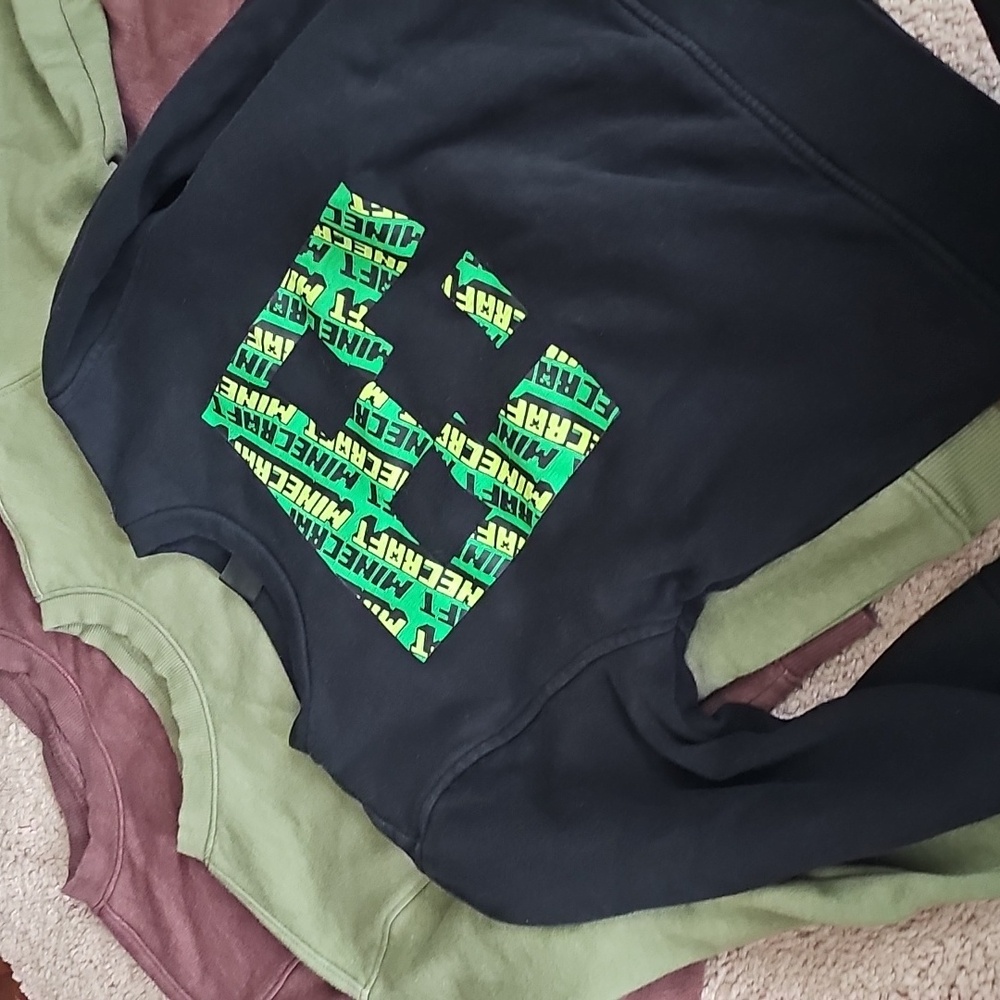 $8 ADD TO BUNDLE TO LOWER PRICE 3 Sweatshirts Suze 6/7